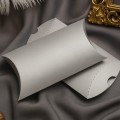 srebrne-blyszczace-pudelka-z-papieru-pillowbox-na-podziekowania-dla-gosci